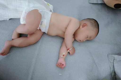 余江宝宝突然很多眼屎